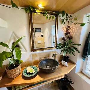Bali-style Tinyhaus Am Wald Ferienhaus